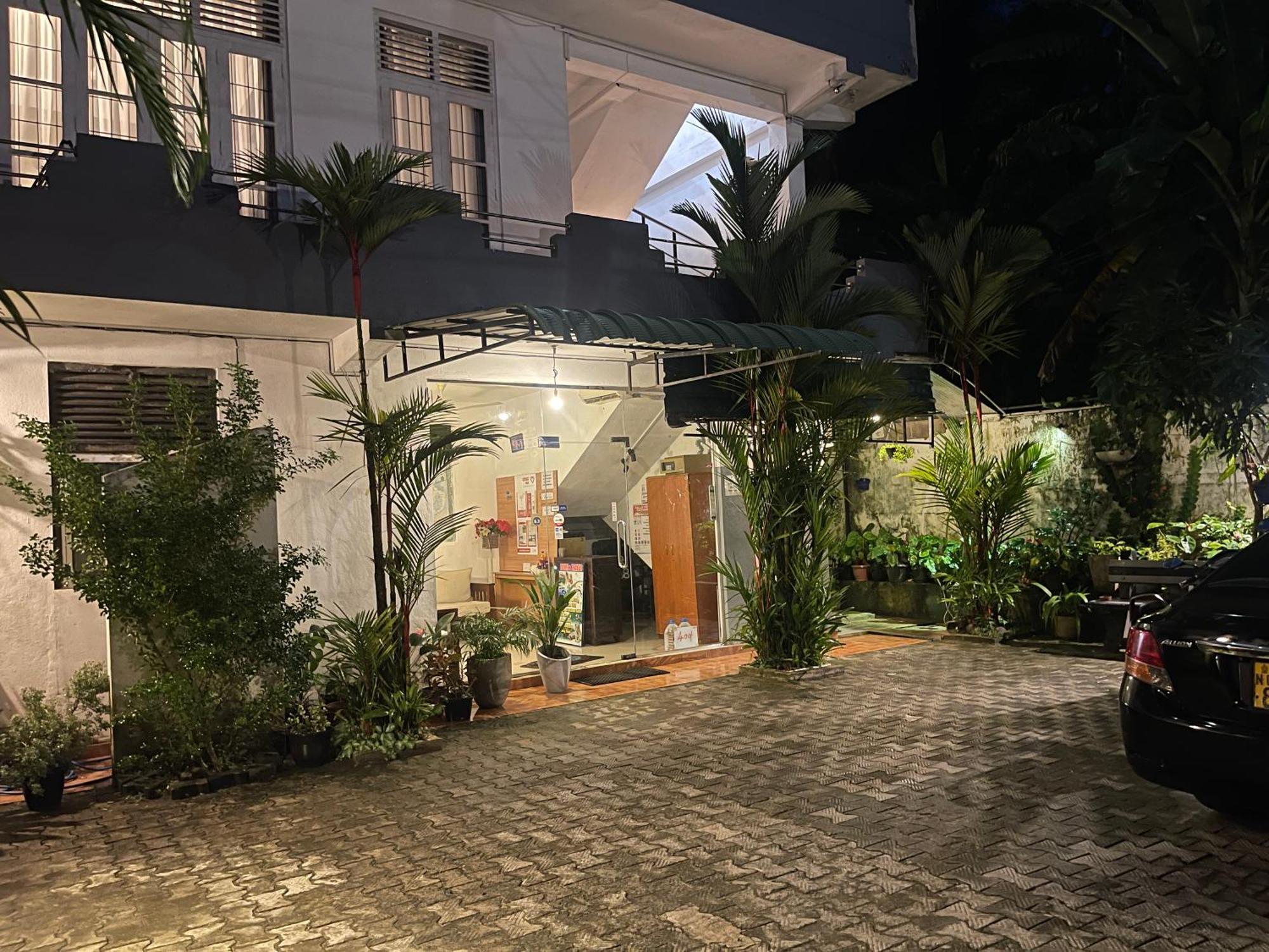 Holiday Inn Unawatuna Exterior foto