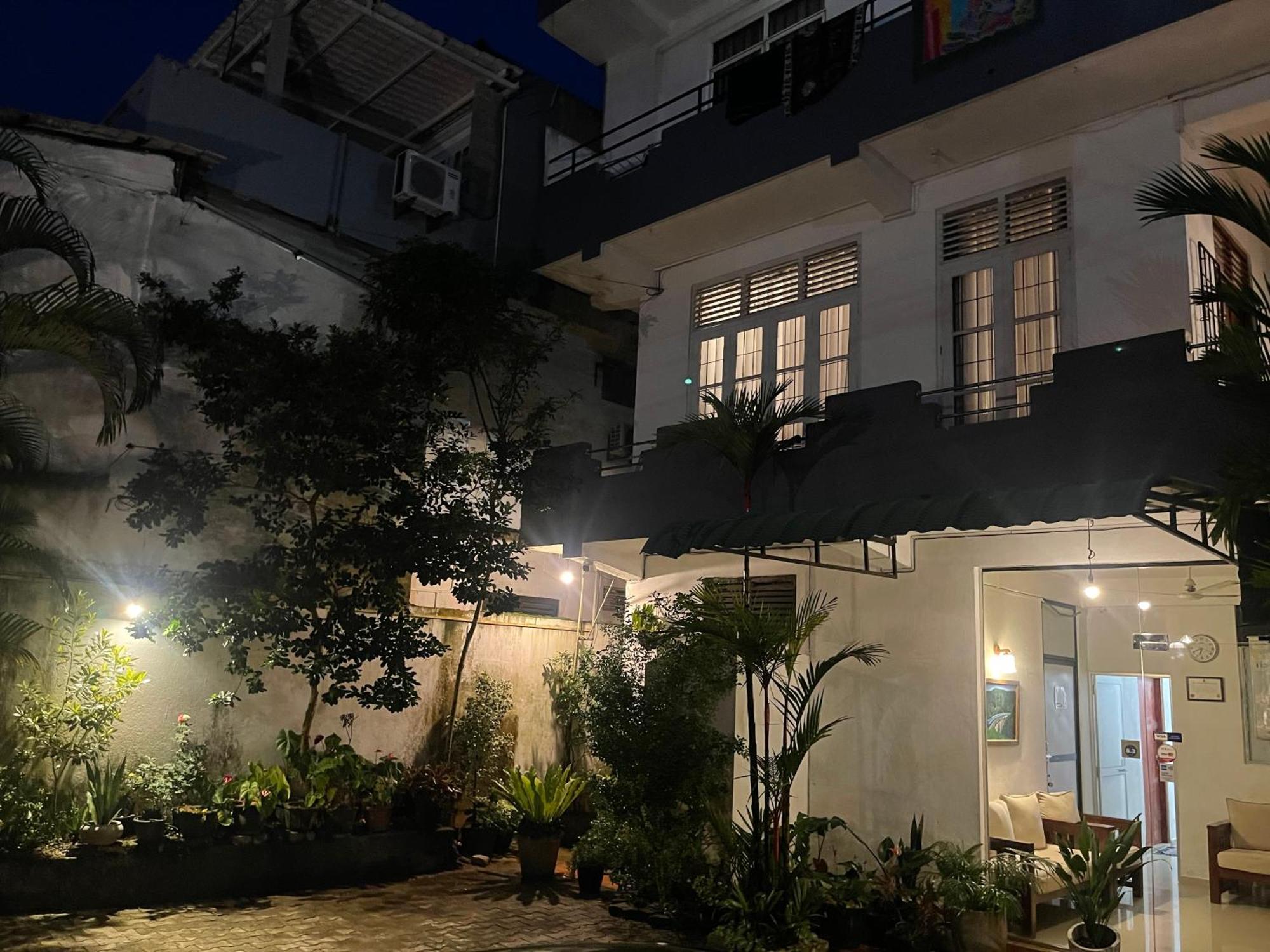 Holiday Inn Unawatuna Exterior foto
