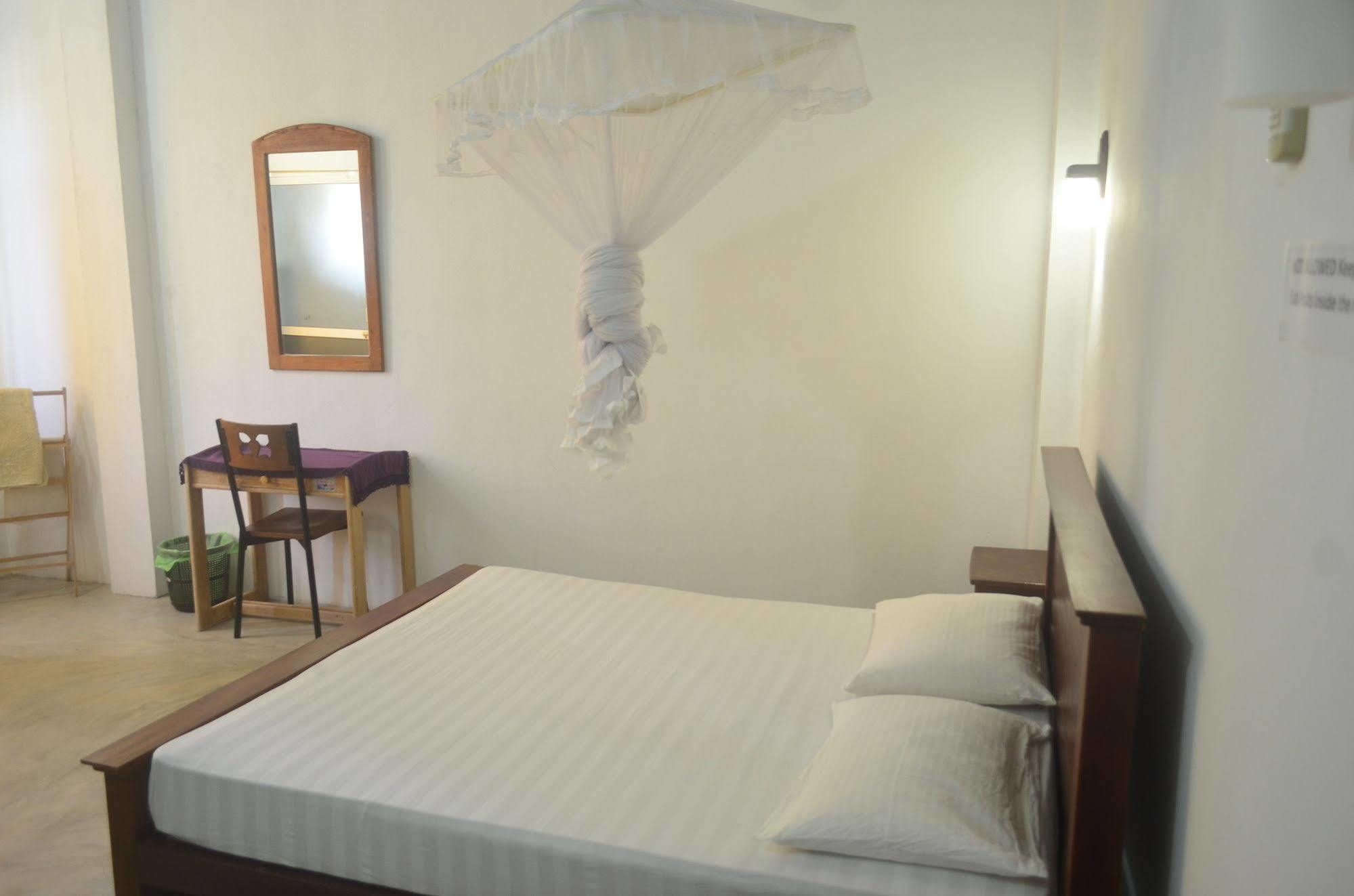 Holiday Inn Unawatuna Exterior foto