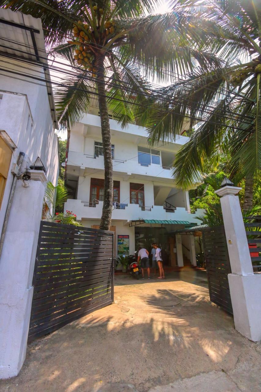 Holiday Inn Unawatuna Exterior foto